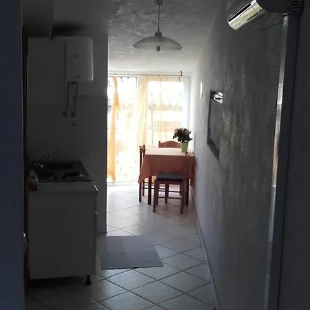 Optimist Studio Apartman Διαμέρισμα