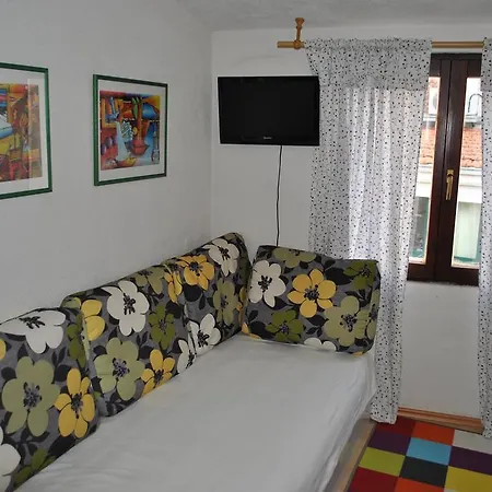 Optimist Studio Apartman Μακάρσκα